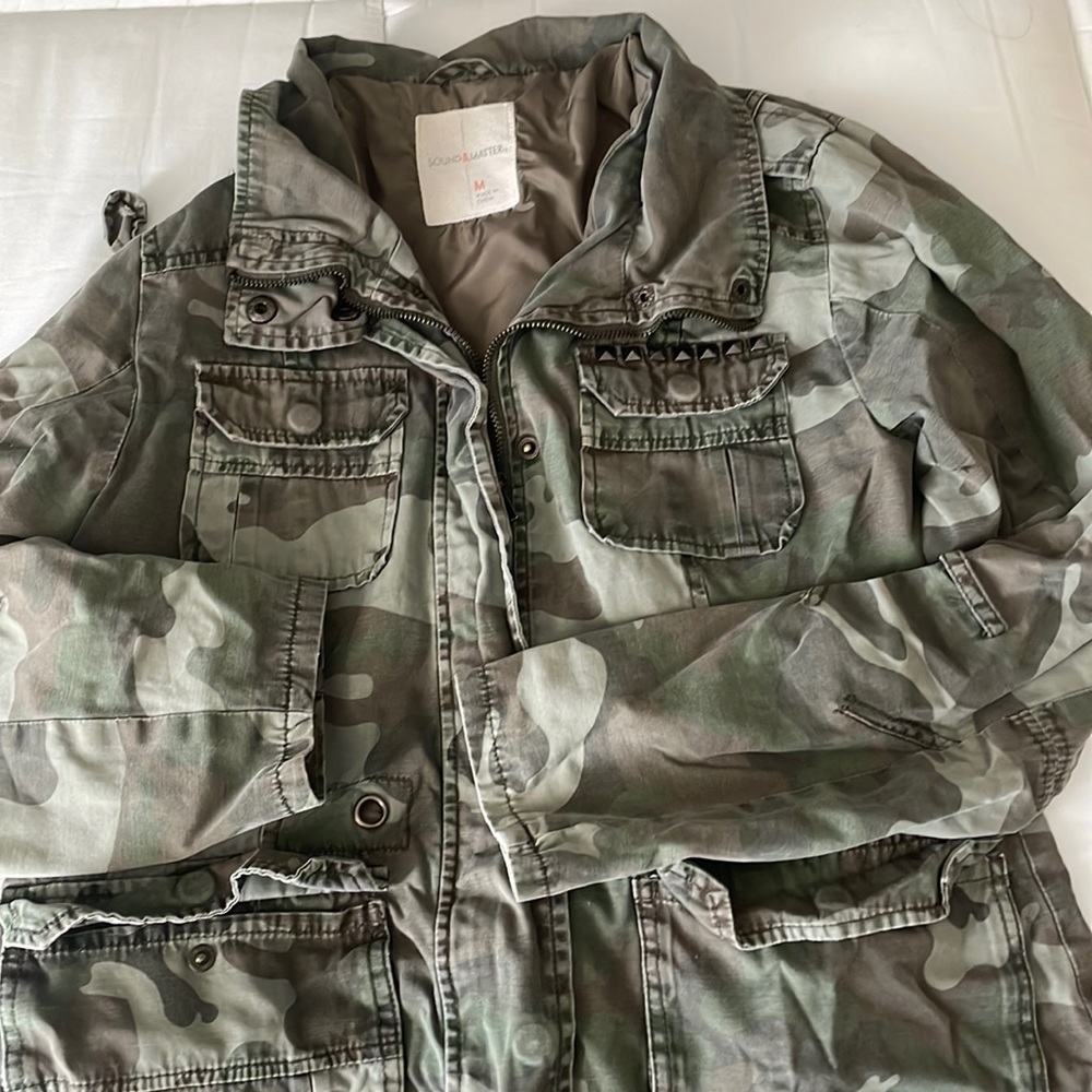Sound & Matter Army green coat size M
